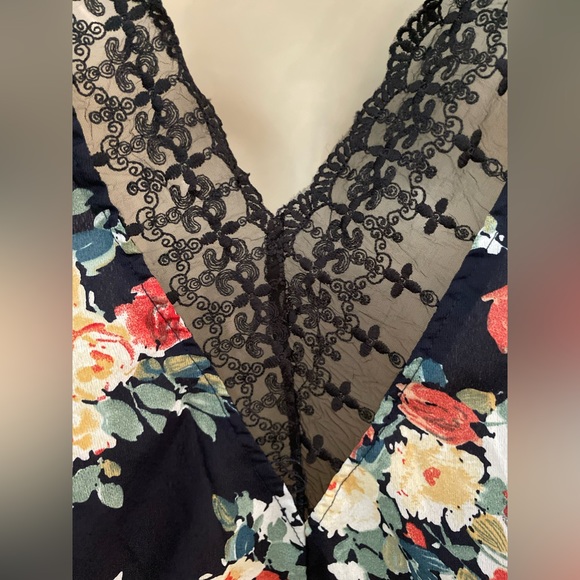 SHEIN FLORAL BLOUSE - Picture 5 of 6